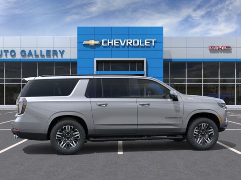 New 2026 Chevrolet Suburban Z71 w/ Comfort Package AWD/4WD image 6