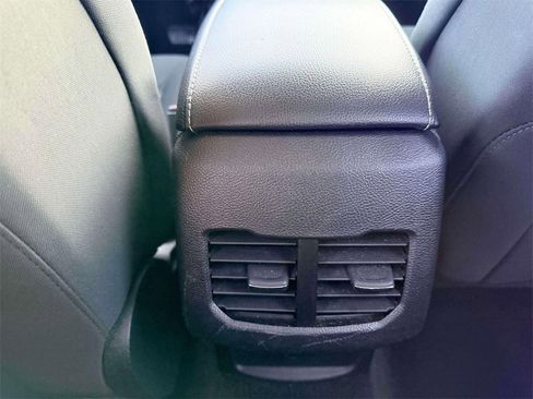 Used 2020 Ford Fusion SE image 11