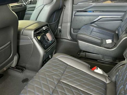New 2025 Cadillac Escalade IQ Sport 1 w/ LPO, ONYX Package image 12