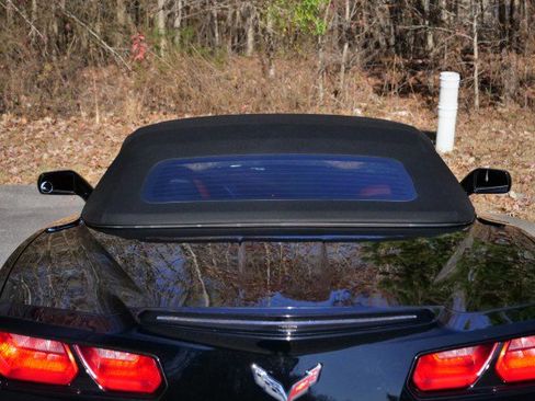 Used 2019 Chevrolet Corvette Stingray Convertible w/ 1LT image 29