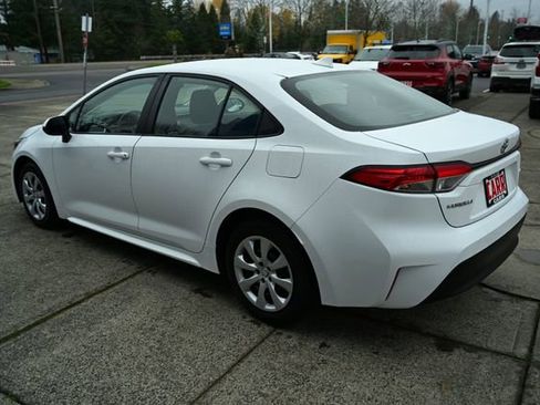 Used 2023 Toyota Corolla LE image 6
