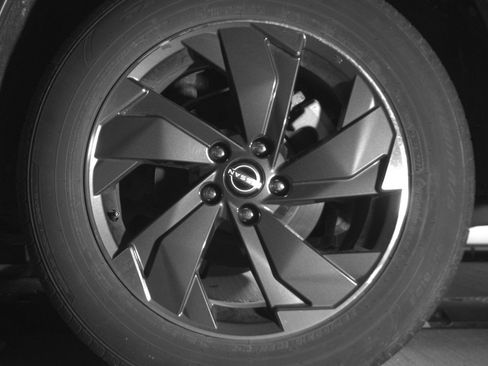 Used 2025 Nissan Rogue SV image 14