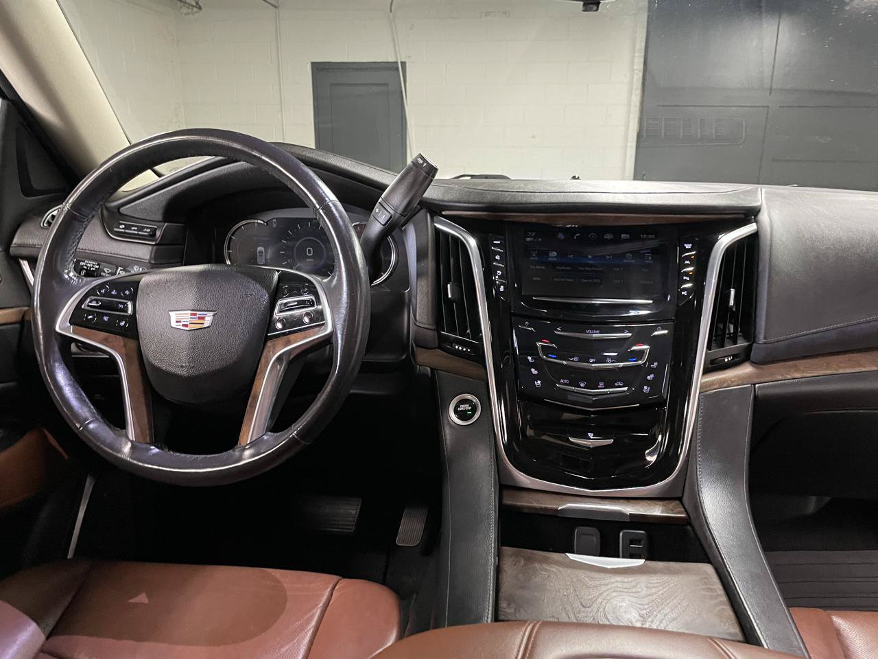 Used 2019 Cadillac Escalade Premium Luxury AWD/4WD image 31