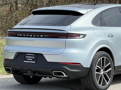 New 2026 Porsche Cayenne E-Hybrid Coupe AWD/4WD image 10