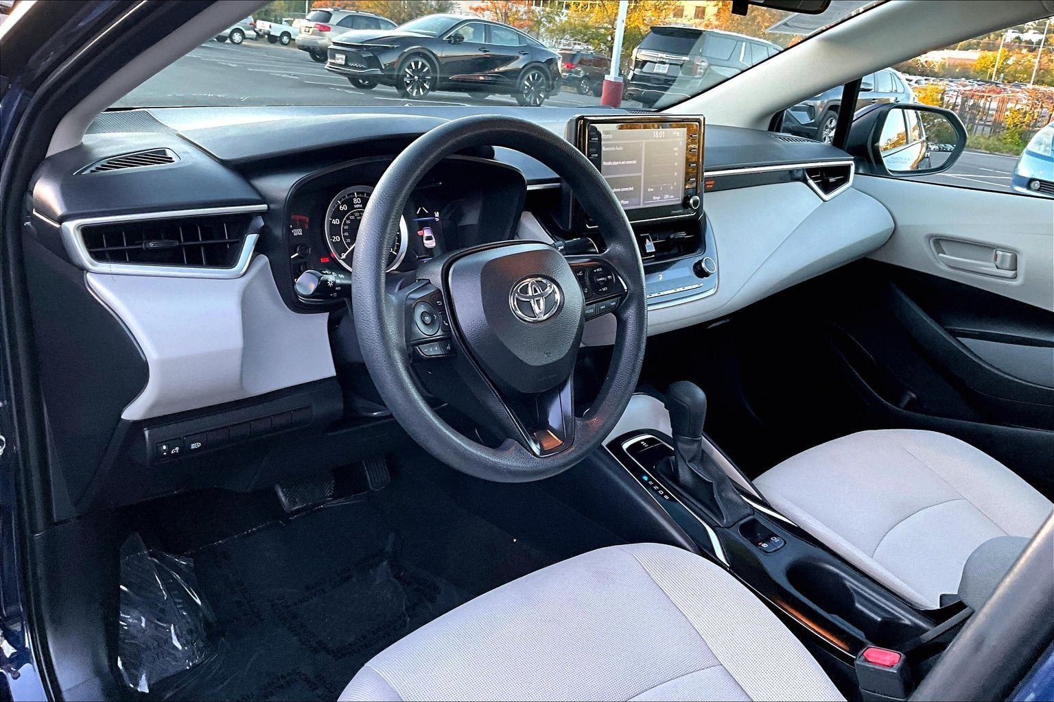 Used 2022 Toyota Corolla LE FWD image 13