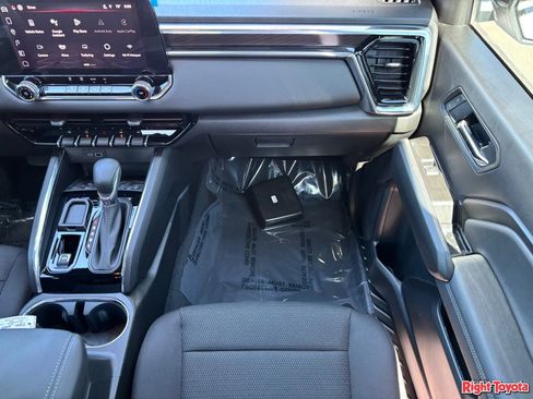 Used 2025 GMC Canyon Elevation RWD image 17