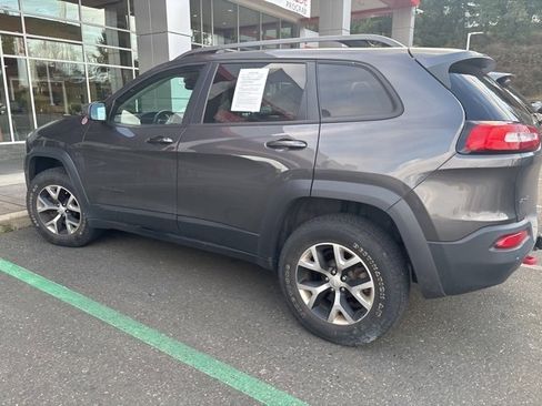 Used 2018 Jeep Cherokee Trailhawk w/ Cold Weather Group image 14