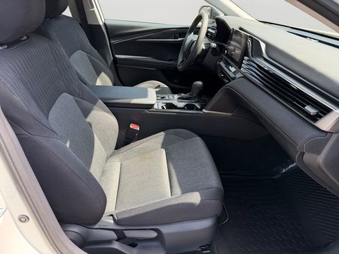 Used 2025 Toyota Camry LE image 12