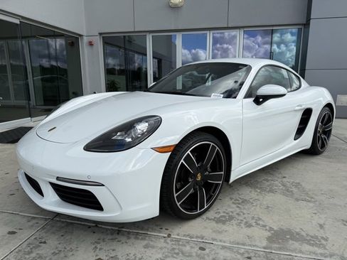 Used 2018 Porsche 718 Cayman image 3