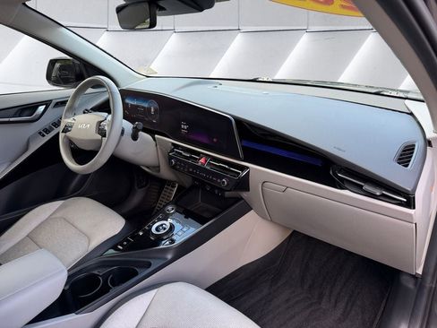 Used 2023 Kia Niro Wave w/ Wave Preserve Package FWD image 16