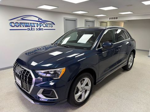 Used 2020 Audi Q3 2.0T Premium w/ Convenience Package AWD/4WD image 2
