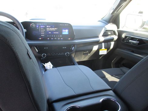 New 2026 Chevrolet Suburban LS image 14