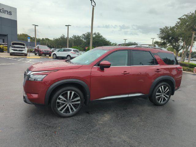 Certified 2025 Nissan Pathfinder Platinum AWD/4WD image 13