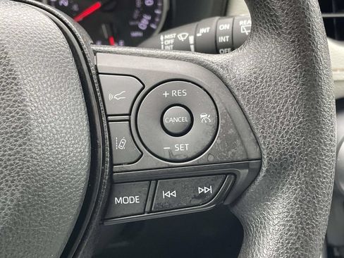 Used 2022 Toyota RAV4 XLE AWD/4WD image 11