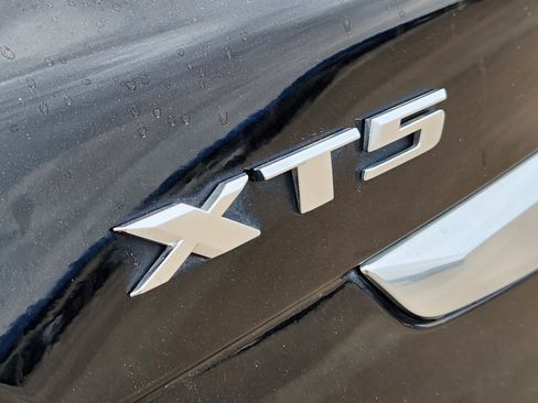 Used 2018 Cadillac XT5 Luxury w/ Driver Awareness Package image 11