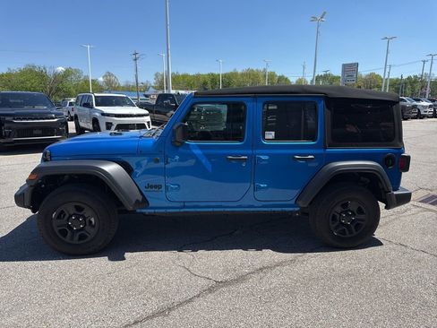 Used 2024 Jeep Wrangler Unlimited Sport AWD/4WD image 8