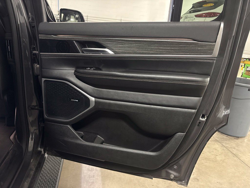 Used 2024 Jeep Wagoneer Series II w/ Flexible Seating Group RWD image 20
