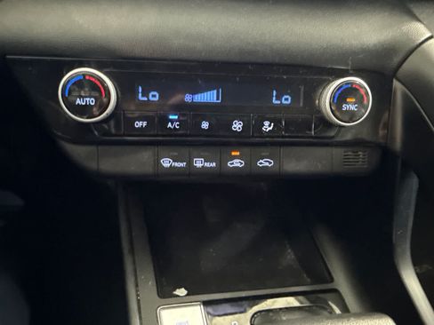 Used 2022 Hyundai Elantra SEL FWD image 29