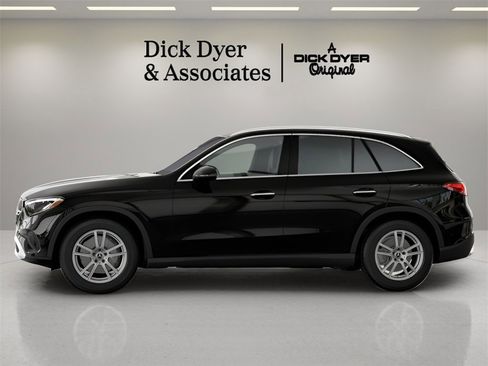 Used 2025 Mercedes-Benz GLC 300 image 24