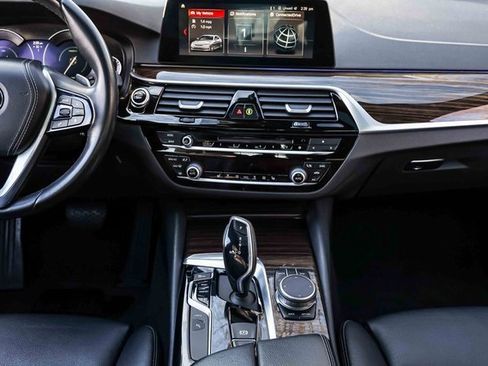 Used 2019 BMW 530e image 10