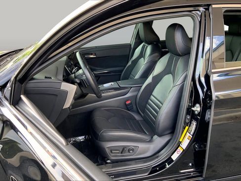 Used 2019 Toyota Avalon Touring w/ Advanced Safety Package FWD image 8