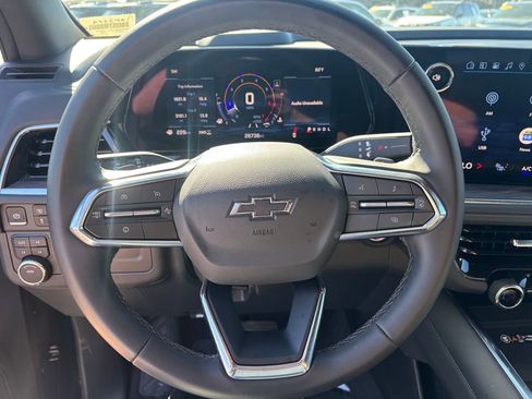 Certified 2025 Chevrolet Suburban Z71 image 13