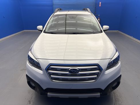 Used 2017 Subaru Outback 2.5i Limited AWD/4WD image 3