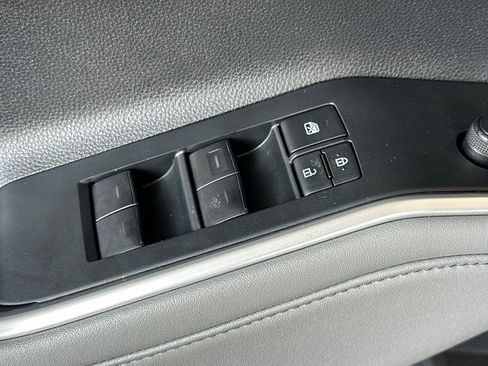 Used 2022 Toyota Highlander XLE image 14