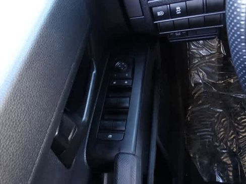 Used 2025 Toyota Tacoma SR5 image 39