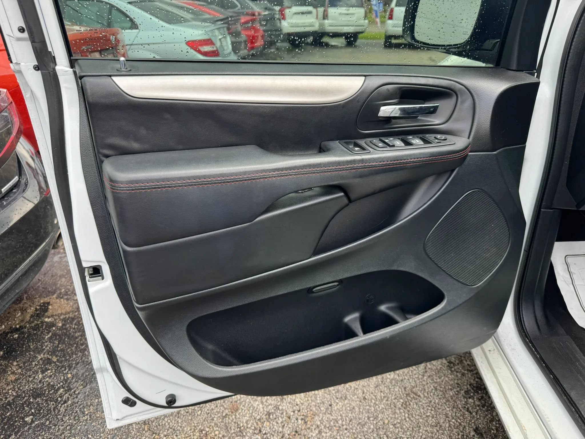 Used 2018 Dodge Grand Caravan GT FWD image 13
