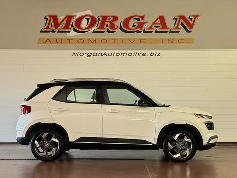 Used 2022 Hyundai Venue Limited image 2