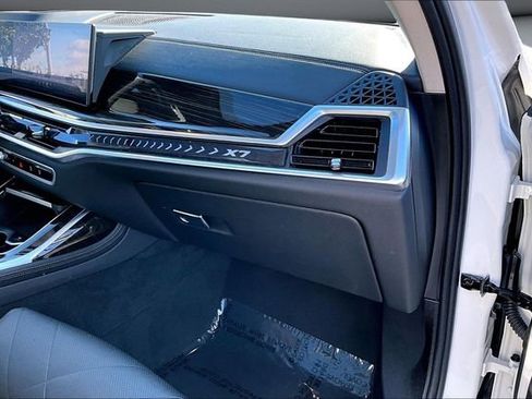 Used 2024 BMW X7 xDrive40i image 27