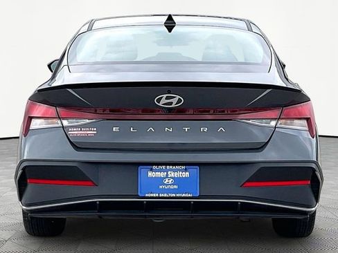 Certified 2025 Hyundai Elantra Sport FWD image 4