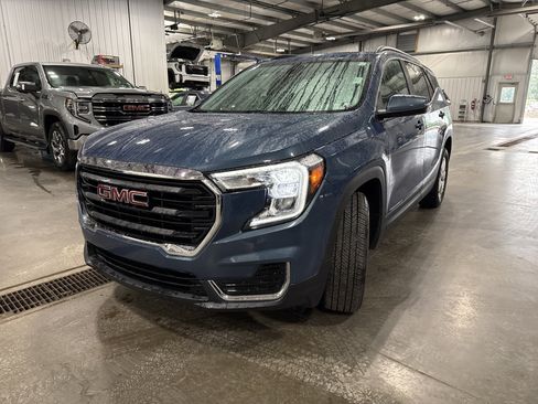 Used 2024 GMC Terrain SLE w/ Driver Convenience Package AWD/4WD image 6