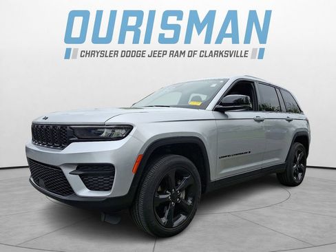 Certified 2024 Jeep Grand Cherokee Altitude AWD/4WD image 3