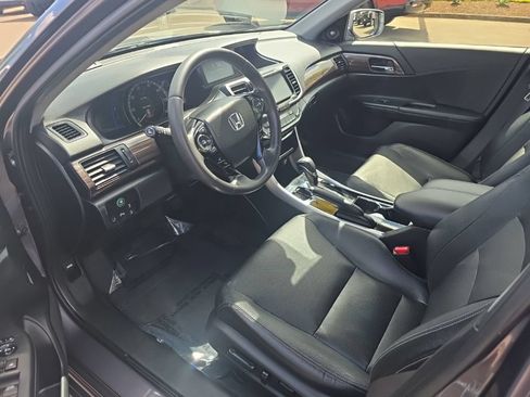 Used 2017 Honda Accord Touring image 13