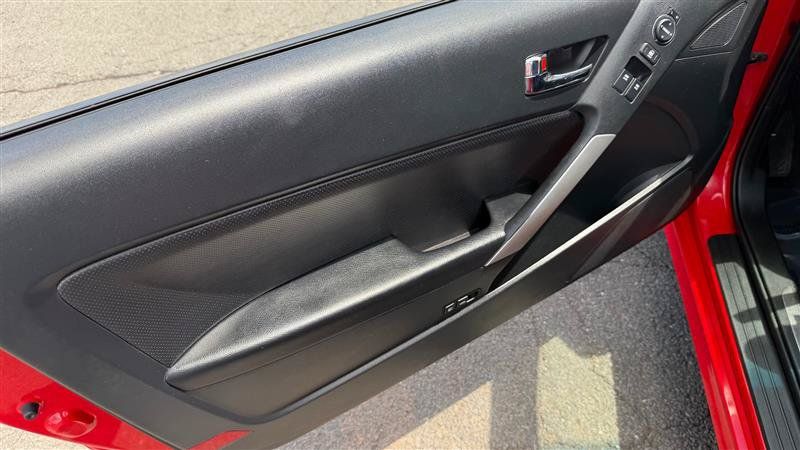 Used 2010 Hyundai Genesis 3.8 RWD image 7