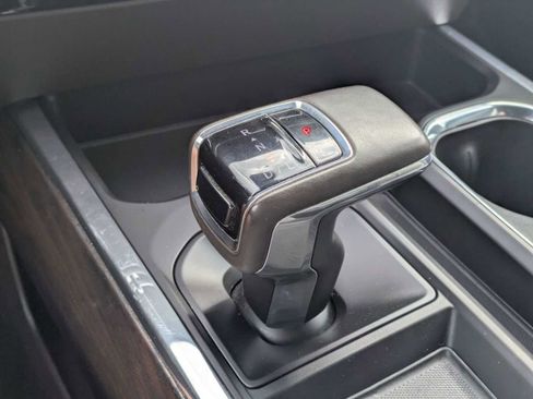 Used 2025 GMC Sierra 1500 SLT w/ SLT Convenience Package AWD/4WD image 32