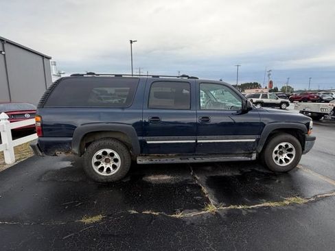 Used 2005 Chevrolet Suburban LT w/ Preferred Equipment Group AWD/4WD image 4