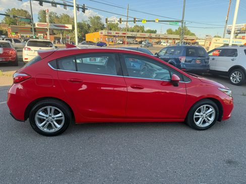Used 2017 Chevrolet Cruze LT w/ Convenience Package FWD image 9