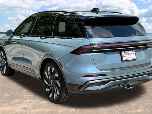 Used 2025 Lincoln Nautilus Reserve AWD/4WD image 5