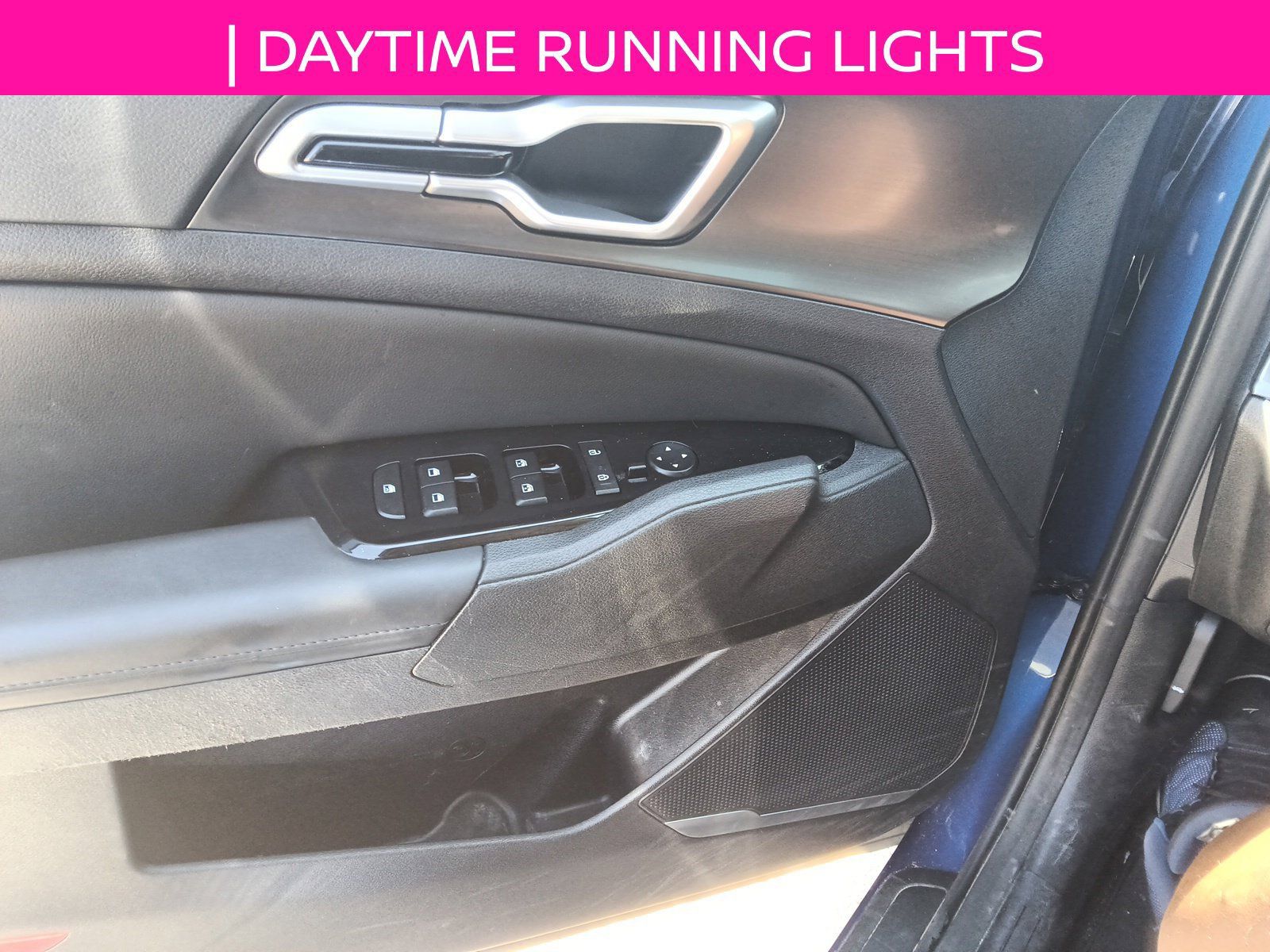 Used 2025 Kia Sportage EX FWD image 11