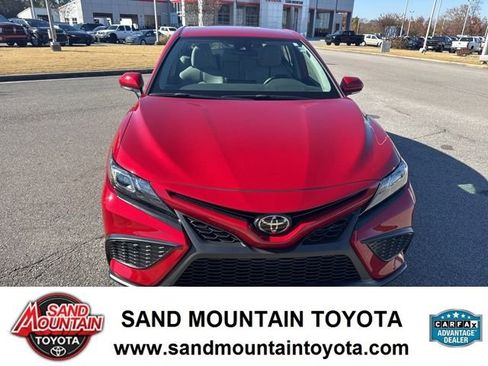Used 2023 Toyota Camry SE image 8
