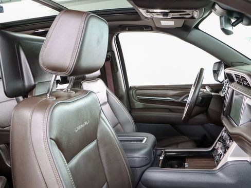 Used 2024 GMC Yukon XL Denali w/ Max Trailering Package image 32