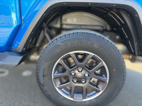 Used 2021 Jeep Gladiator Overland w/ Popular Equipment Package image 37