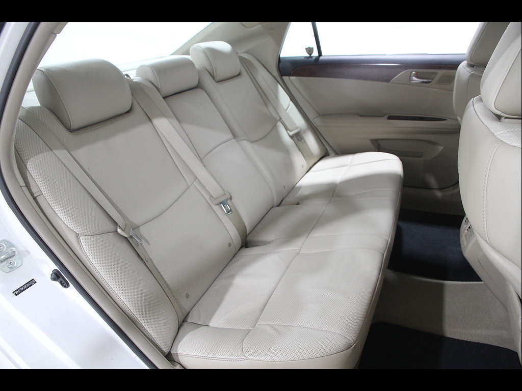 Used 2011 Toyota Avalon Limited FWD image 18