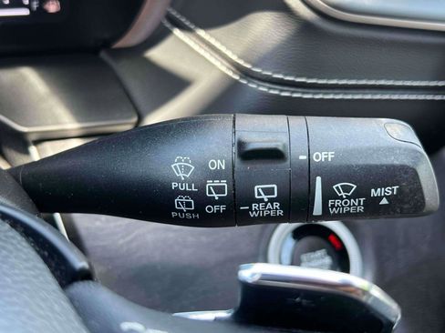 Used 2023 Jeep Grand Cherokee Limited AWD/4WD image 16