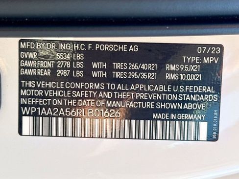 Used 2024 Porsche Macan AWD/4WD image 34