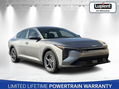 New 2025 Kia K4 LXS image 1