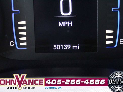 Used 2023 Chrysler Voyager LX image 33